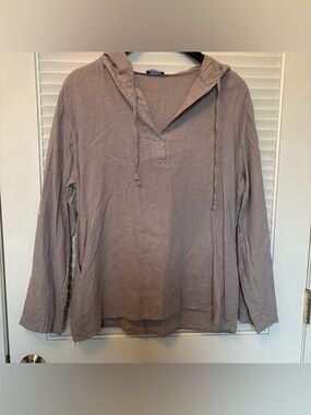 Luca Vanucci taupe hooded long sleeve top. 55% linen / 45% viscose